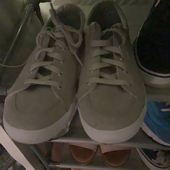 7 1/2 navy sperrys and gray - Picture 3 of 3